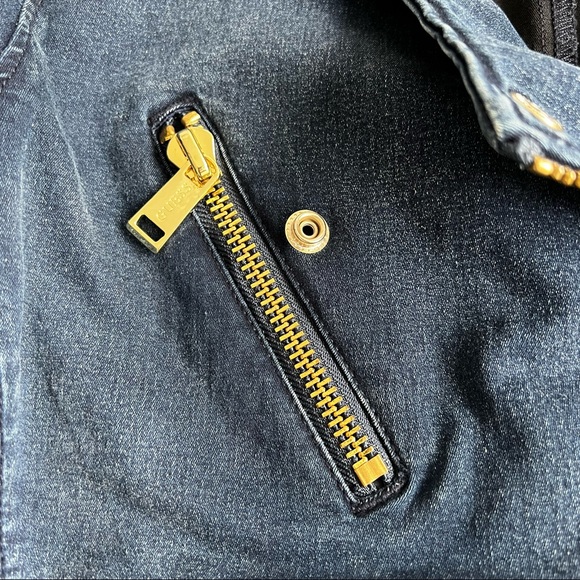 LIKE NEW! Guess Blue Denim Jacket with Gold Hardware - Picture 8 of 9